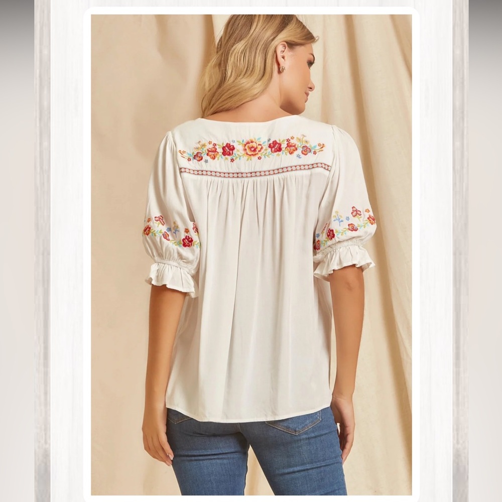 Savannah Jane Embroidered White Blouse NWOT - Picture 2 of 15